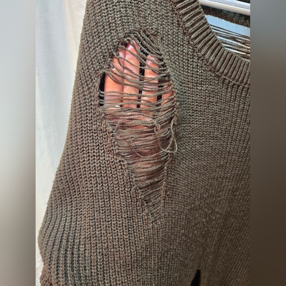 Ladies Long Split Sweater - Picture 4 of 9